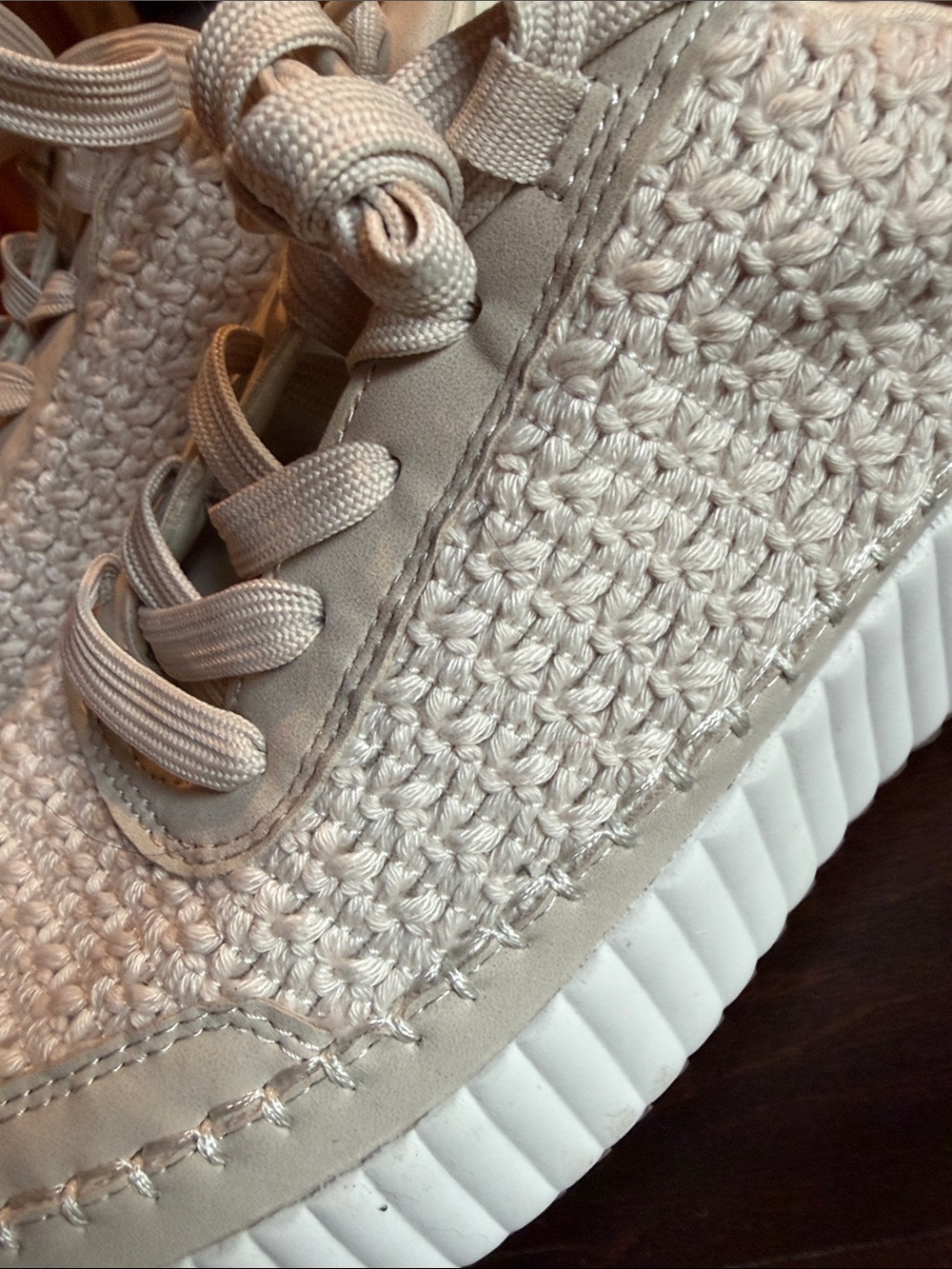 DOLCE VITA Womens Cream Knit Platform Sneakers - Picture 4 of 7